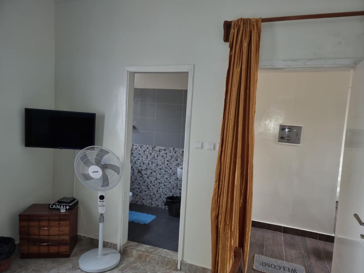 Chambres Privees Climatisees-Douches Personnelles-Neflix-Salon Dakar Exterior photo